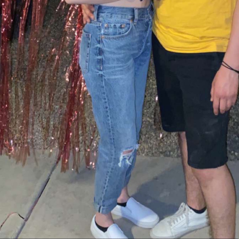 •Light Medium Wash Mom Jeans